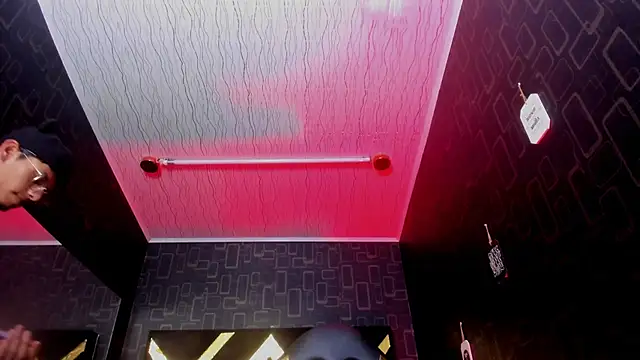 Snapshot of noha_y_andreu01 chatting on 06-16-26, 03:47 noha y andreu01 online show from 06-16-26, 03:47