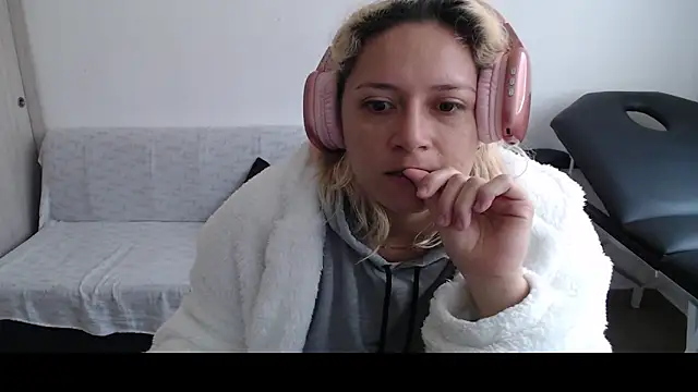 MommyMiaWs online show from 03-08-25, 01:03