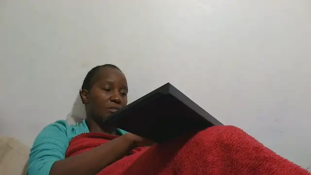 Snapshot of sluttylaura21 chatting on 06-12-26, 05:34 sluttylaura21 online show from 06-12-26, 05:34