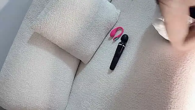 Snapshot of Serena-AU chatting on 09-15-25, 02:17 Serena-AU online show from 09-15-25, 02:17