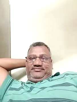 StarPacifist6 online show from 12-17-25, 04:13