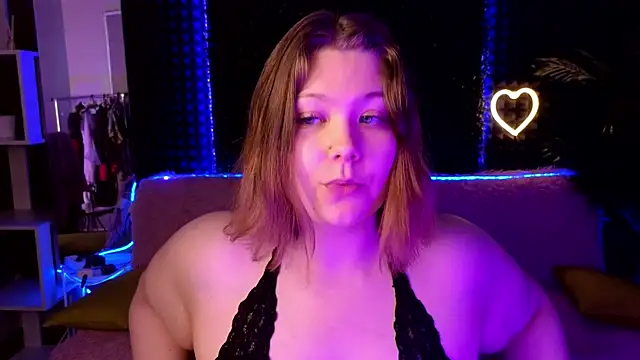Snapshot of DjennaPalme chatting on 10-13-25, 01:38 DjennaPalme online show from 10-13-25, 01:38