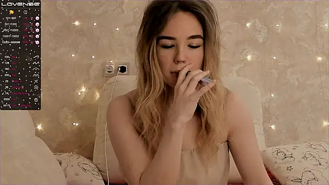 Snapshot of EvaSileZ chatting on 12-22-25, 08:00 EvaSileZ online show from 12-22-25, 08:00