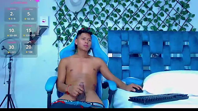 Snapshot of Hakim_prettynigg chatting on 12-06-24, 06:28 Hakim prettynigg online show from 12-06-24, 06:28