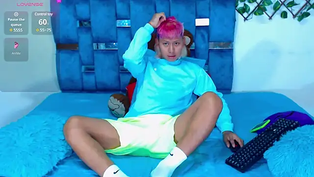 Snapshot of Hakim_prettynigg chatting on 01-05-25, 03:23 Hakim prettynigg online show from 01-05-25, 03:23