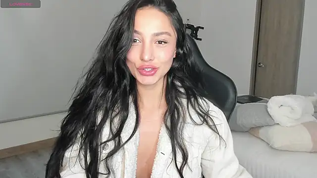 EvaMoet online show from 03-07-25, 08:34