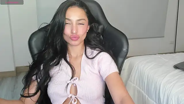 EvaMoet online show from 03-16-25, 08:21