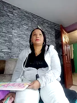 Danna Paolaa  online show from 01-24-25, 04:27