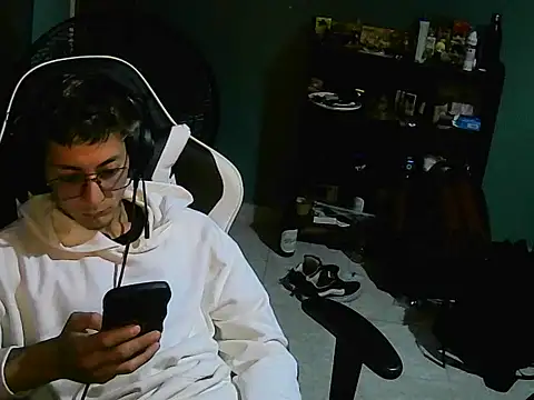 Snapshot of Jughead_16 chatting on 10-27-25, 05:22 Jughead 16 online show from 10-27-25, 05:22