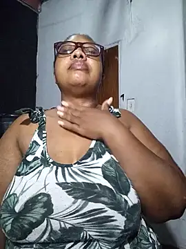 Snapshot of YELLOW_BONE chatting on 01-08-25, 12:38 YELLOW BONE online show from 01-08-25, 12:38