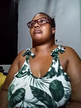 Snapshot of YELLOW_BONE chatting on 01-08-25, 08:39 YELLOW BONE online show from 01-08-25, 08:39