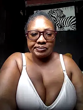 Snapshot of YELLOW_BONE chatting on 01-19-25, 11:12 YELLOW BONE online show from 01-19-25, 11:12