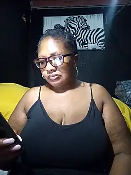 Snapshot of YELLOW_BONE chatting on 01-20-25, 12:46 YELLOW BONE online show from 01-20-25, 12:46