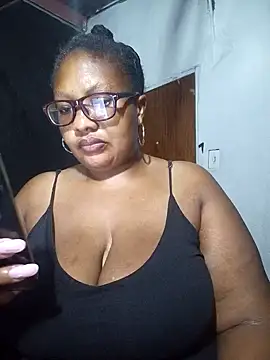Snapshot of YELLOW_BONE chatting on 01-22-25, 01:10 YELLOW BONE online show from 01-22-25, 01:10