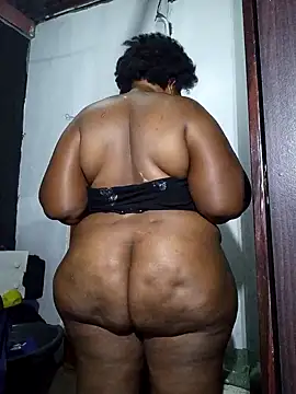 Snapshot of YELLOW_BONE chatting on 01-27-25, 10:38 YELLOW BONE online show from 01-27-25, 10:38