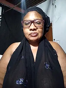 Snapshot of YELLOW_BONE chatting on 01-30-25, 01:22 YELLOW BONE online show from 01-30-25, 01:22