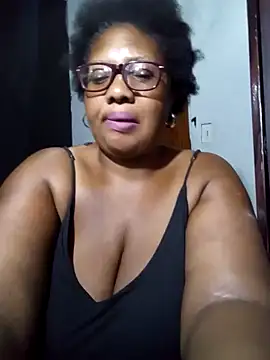 Snapshot of YELLOW_BONE chatting on 01-31-25, 08:01 YELLOW BONE online show from 01-31-25, 08:01