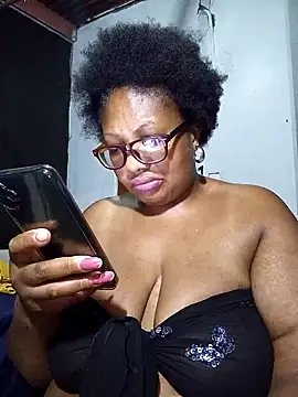 Snapshot of YELLOW_BONE chatting on 02-02-25, 01:02 YELLOW BONE online show from 02-02-25, 01:02