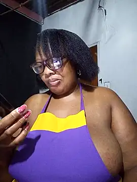 Snapshot of YELLOW_BONE chatting on 02-08-25, 12:38 YELLOW BONE online show from 02-08-25, 12:38