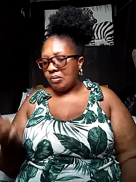 Snapshot of YELLOW_BONE chatting on 02-10-25, 07:47 YELLOW BONE online show from 02-10-25, 07:47