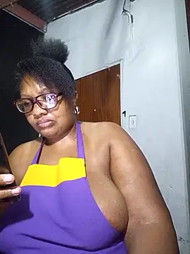 Snapshot of YELLOW_BONE chatting on 02-13-25, 12:46 YELLOW BONE online show from 02-13-25, 12:46