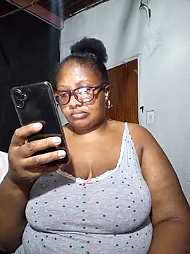 Snapshot of YELLOW_BONE chatting on 02-15-25, 02:58 YELLOW BONE online show from 02-15-25, 02:58