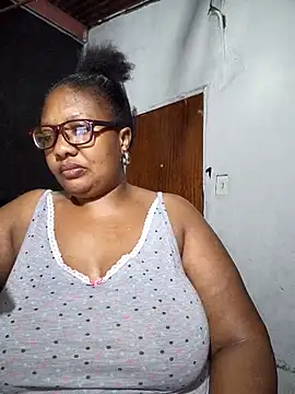 Snapshot of YELLOW_BONE chatting on 02-16-25, 01:14 YELLOW BONE online show from 02-16-25, 01:14