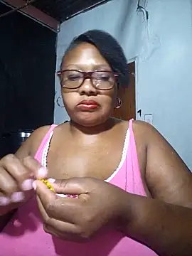 Snapshot of YELLOW_BONE chatting on 02-16-25, 07:27 YELLOW BONE online show from 02-16-25, 07:27