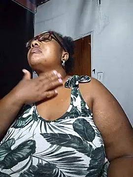 Snapshot of YELLOW_BONE chatting on 02-18-25, 08:47 YELLOW BONE online show from 02-18-25, 08:47