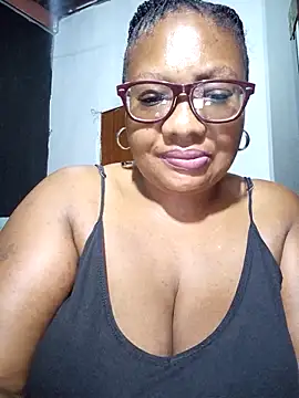 Snapshot of YELLOW_BONE chatting on 02-25-25, 12:58 YELLOW BONE online show from 02-25-25, 12:58