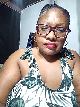 Snapshot of YELLOW_BONE chatting on 03-08-25, 08:35 YELLOW BONE online show from 03-08-25, 08:35