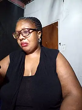 Snapshot of YELLOW_BONE chatting on 03-14-25, 11:43 YELLOW BONE online show from 03-14-25, 11:43