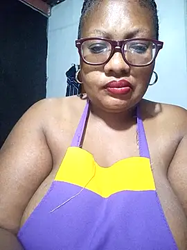 Snapshot of YELLOW_BONE chatting on 03-16-25, 01:17 YELLOW BONE online show from 03-16-25, 01:17