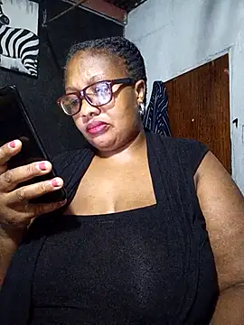 Snapshot of YELLOW_BONE chatting on 03-16-25, 07:17 YELLOW BONE online show from 03-16-25, 07:17