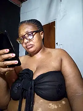 Snapshot of YELLOW_BONE chatting on 03-20-25, 05:13 YELLOW BONE online show from 03-20-25, 05:13