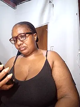 Snapshot of YELLOW_BONE chatting on 10-09-25, 01:36 YELLOW BONE online show from 10-09-25, 01:36