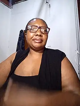 Snapshot of YELLOW_BONE chatting on 10-10-25, 12:20 YELLOW BONE online show from 10-10-25, 12:20