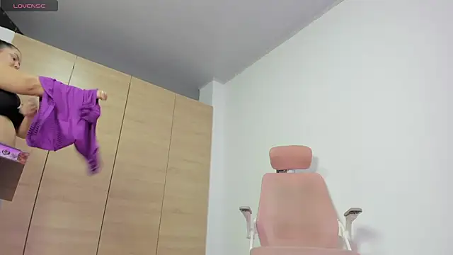 ibeth diaz online show from 11-08-25, 01:44