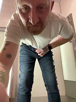 b1gd1ckg1nger86 online show from 01-06-25, 11:09