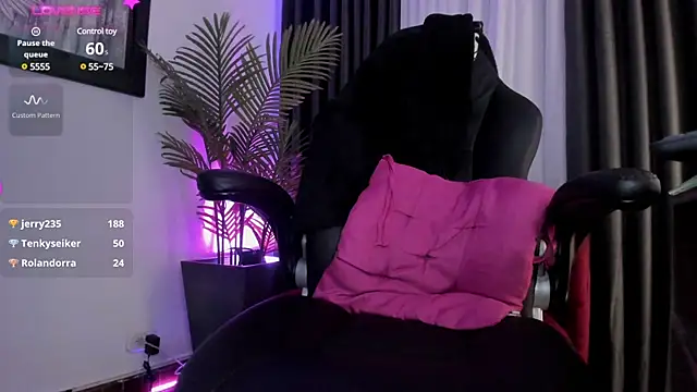 Snapshot of brianahill_ chatting on 01-14-25, 12:00 brianahill online show from 01-14-25, 12:00