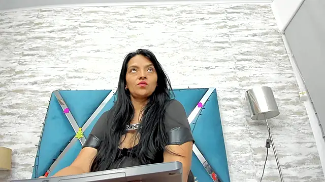 veronica salas online show from 12-23-24, 06:44