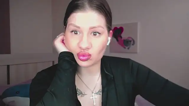 JuicyHelenX online show from 03-06-26, 12:18