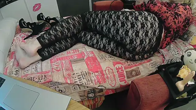 CristinaTrav online show from 10-06-25, 05:54