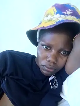 Snapshot of Slender-simple1 chatting on 12-16-25, 04:34 Slender-simple1 online show from 12-16-25, 04:34