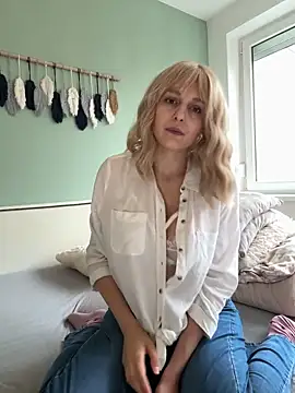 Snapshot of LaurenSommer chatting on 11-12-25, 08:48 LaurenSommer online show from 11-12-25, 08:48