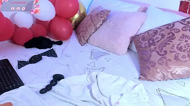 Snapshot of Estrella_Duran chatting on 02-15-25, 01:53 Estrella Duran online show from 02-15-25, 01:53