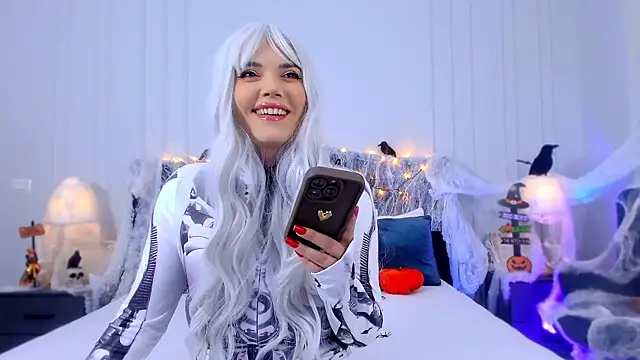 Snapshot of SophieAnn chatting on 10-31-25, 03:13 SophieAnn online show from 10-31-25, 03:13