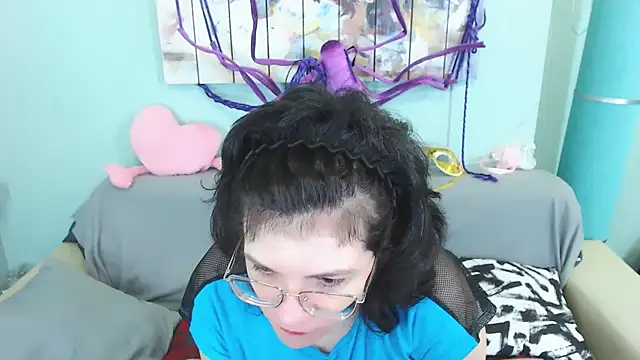 Snapshot of EverlyRays chatting on 12-07-24, 05:04 EverlyRays online show from 12-07-24, 05:04