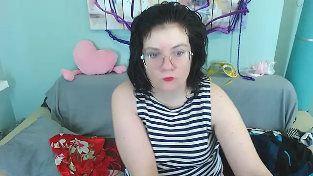 Snapshot of EverlyRays chatting on 12-10-24, 04:24 EverlyRays online show from 12-10-24, 04:24