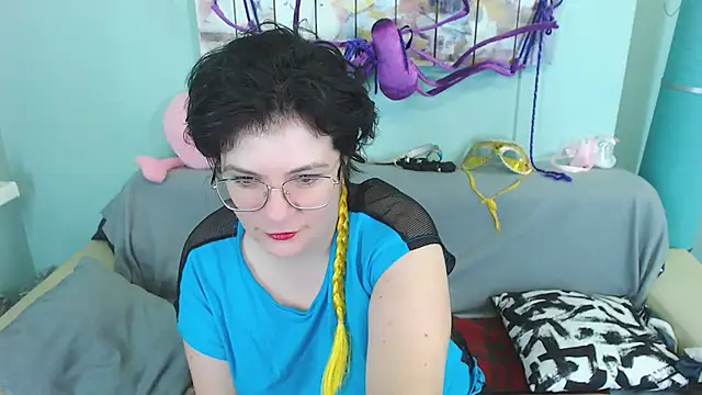 Snapshot of EverlyRays chatting on 12-10-24, 07:37 EverlyRays online show from 12-10-24, 07:37